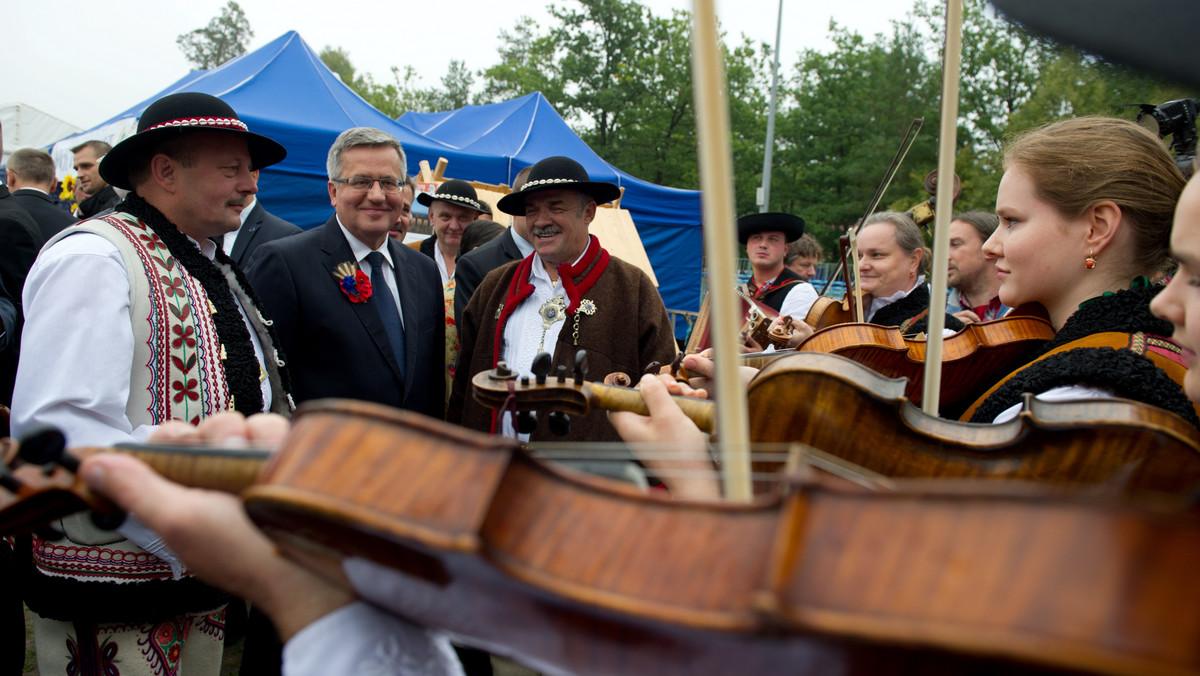 Biskup łowicki Andrzej F. Dziuba, w homilii podczas nabożeństwa dożynkowego w Spale (Łódzkie) mówił, że wszystkie osoby związane z rolnictwem powinny doświadczyć „autentyzmu naszego podziękowania, autentyzmu naszej troski i autentyzmu oraz szczerości w mówieniu o pracy na roli”.