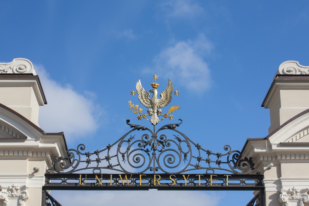 Zachęcanie młodych, zdolnych absolwentów do pozostania na uczelni, co mogłoby zapobiec coraz bardziej pogłębiającej się luce pokoleniowej, będzie zdecydowanie utrudnione.