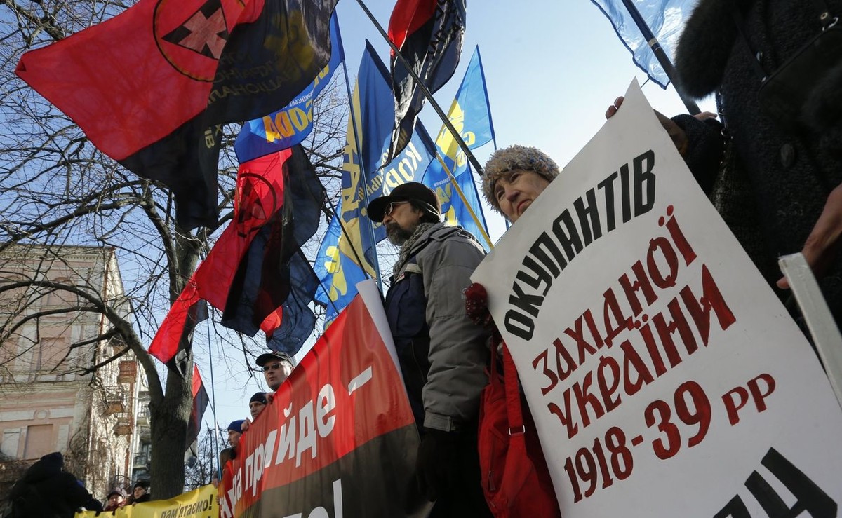 Protest w Kijowie przeciwko ustawie o IPN