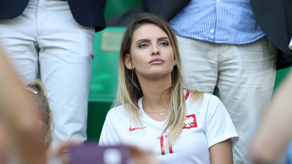 Dominika Grosicka, żona reprezentanta Polski i zawodnika Hull City, Kamila Grosickiego, wykorzystała moment, w którym jej partner wyjechał na zgrupowanie przed meczem z Czarnogórą i wybrała się na spotkanie z przyjaciółką. Zaprezentowała się tam bardzo efektownie.