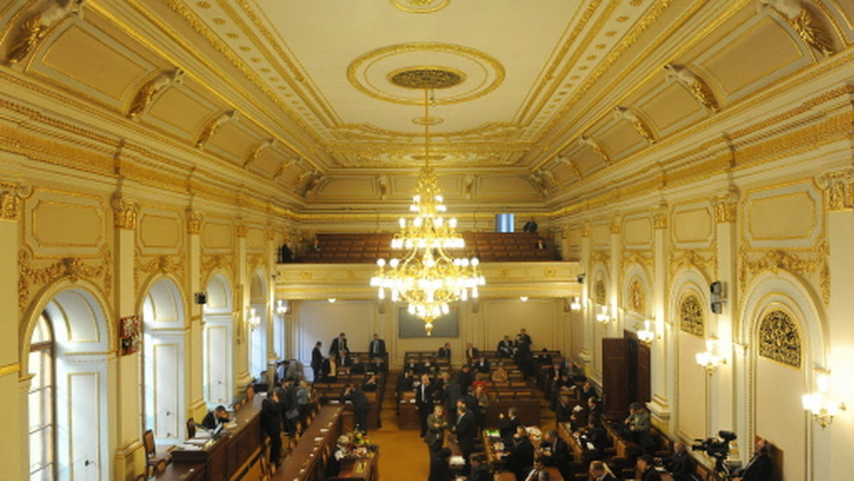 W Czechach rozpoczęła się druga tura wyborów, mających wyłonić zmienianą co dwa lata 1/3 składu Senatu.