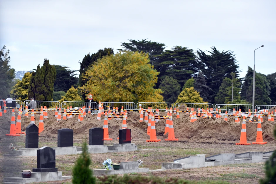 Kopanje grobnica za žrtve masakra