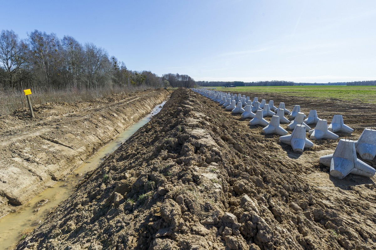 40 km rowów przeciwczołgowych i 600 bunkrów. Estonia odgradza się od Rosji