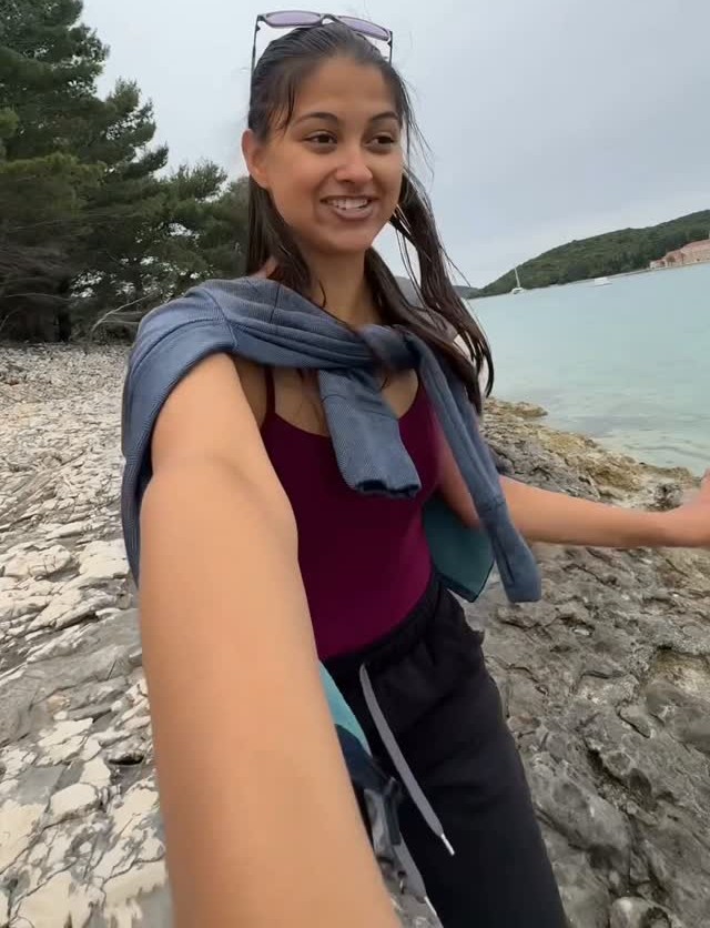 Suzanna rada cestuje po svete.