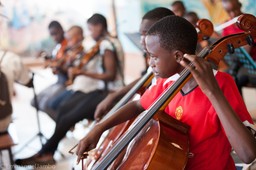 Widzialni/Niewidzialni na Brave Festival we Wrocławiu. Oni ratują świat sztuką