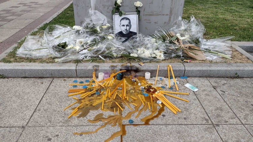 Aleksinčani pale sveće na platou u centru grada za ubijenog Aleksu