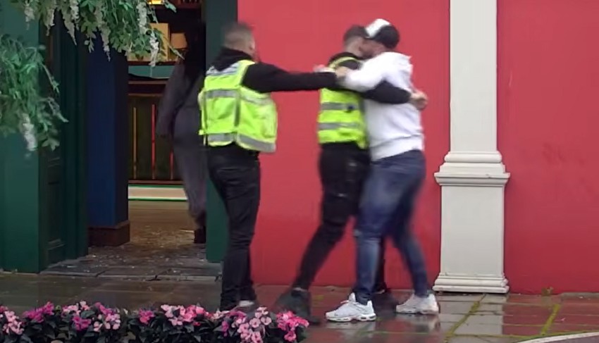 Trudna Anita Stanojlović prošla kroz staklo: Obezbeđenje je jedva obuzdalo, Luka kuka na sav glas