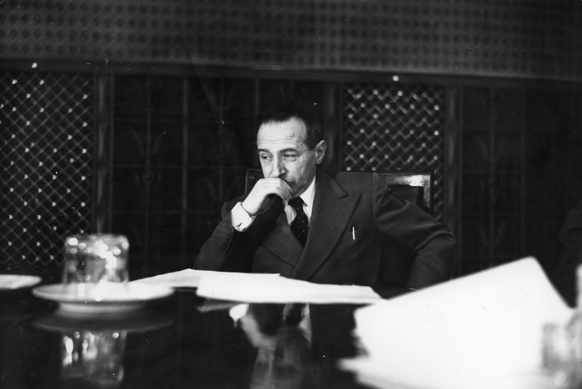 Ekonomista, prof. Zakładu Nauk Ekonomicznych Polskiej Akademii Nauk i Szkoły Głównej Planowania i Statystyki Michał Kalecki.