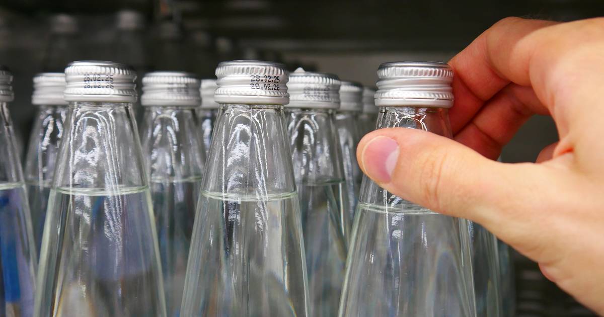 Zasada "ośmiu szklanek wody dziennie" to przeszłość. Naukowcy obalili mit