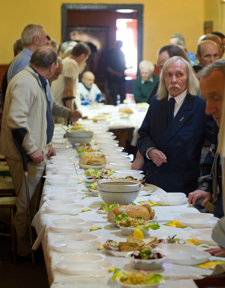 ŁÓDŹ ŚNIADANIE WIELKANOCNE W SCHRONISKU DLA BEZDOMNYCH