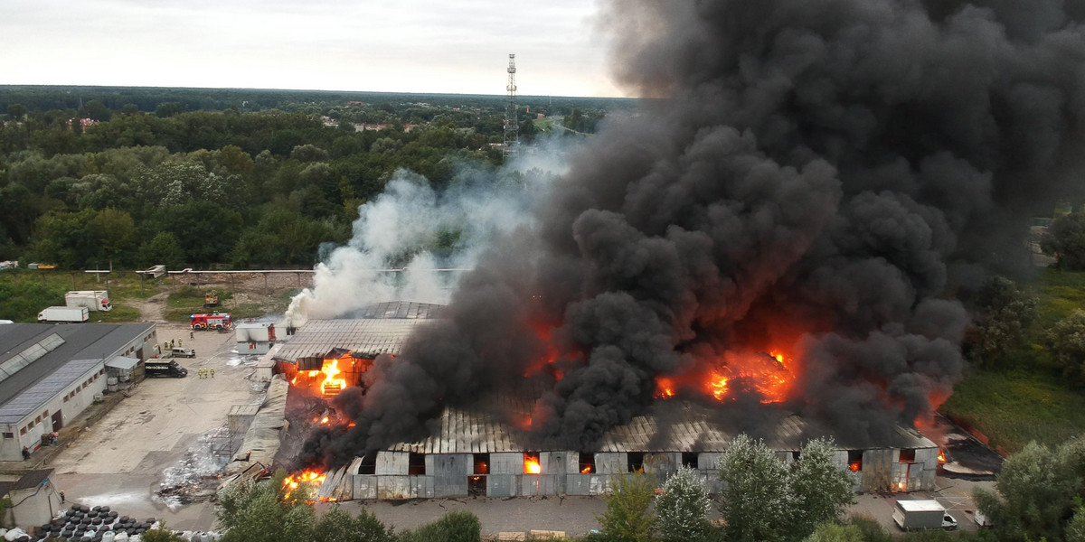 Pożar w Konstancinie-Jeziornej. Czarny dym spowił okolice