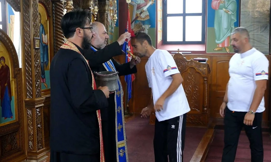 Preko 20 hodočasnika krenulo peške od Rudog do manastira Ostrog
