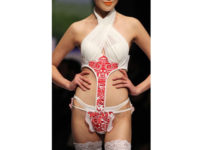 Prezentacja projektów konkursowych China Fashion Week w Pekinie