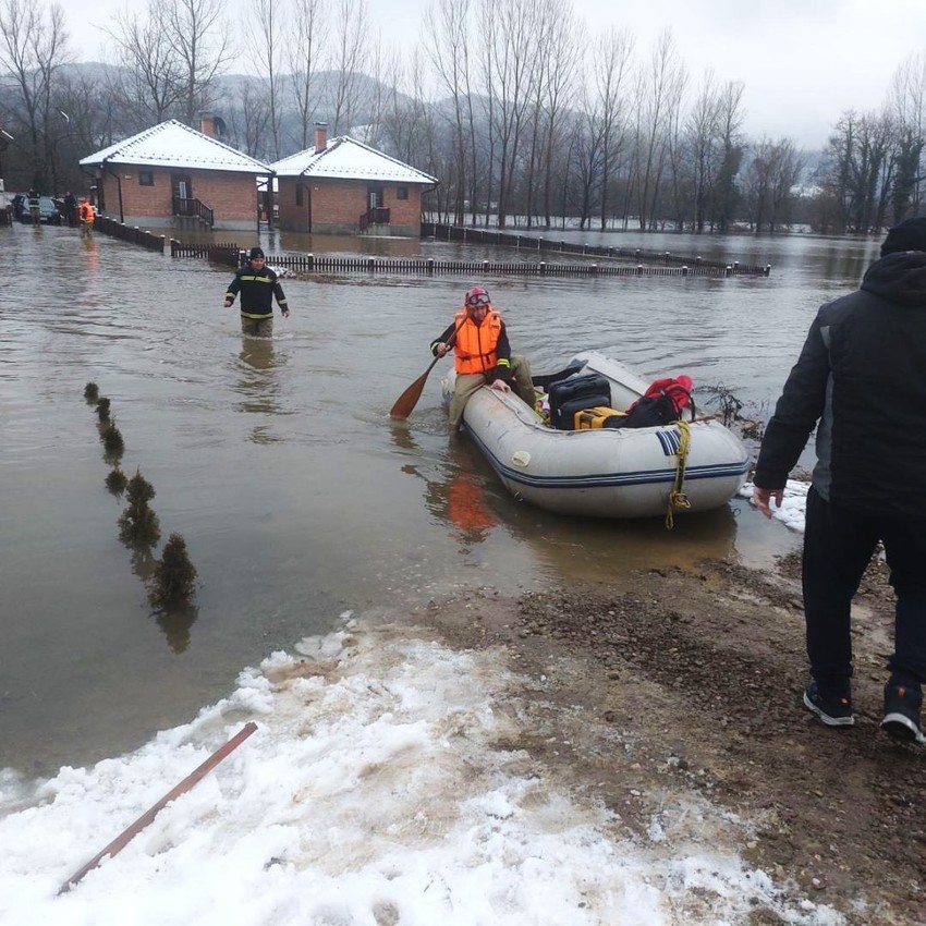 Spasavanje Ljubovija