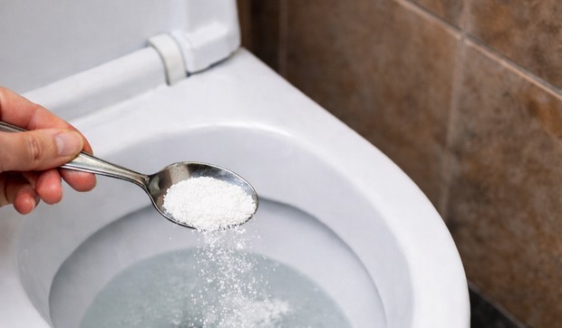 Uklanjanje kamenca iz WC šolje