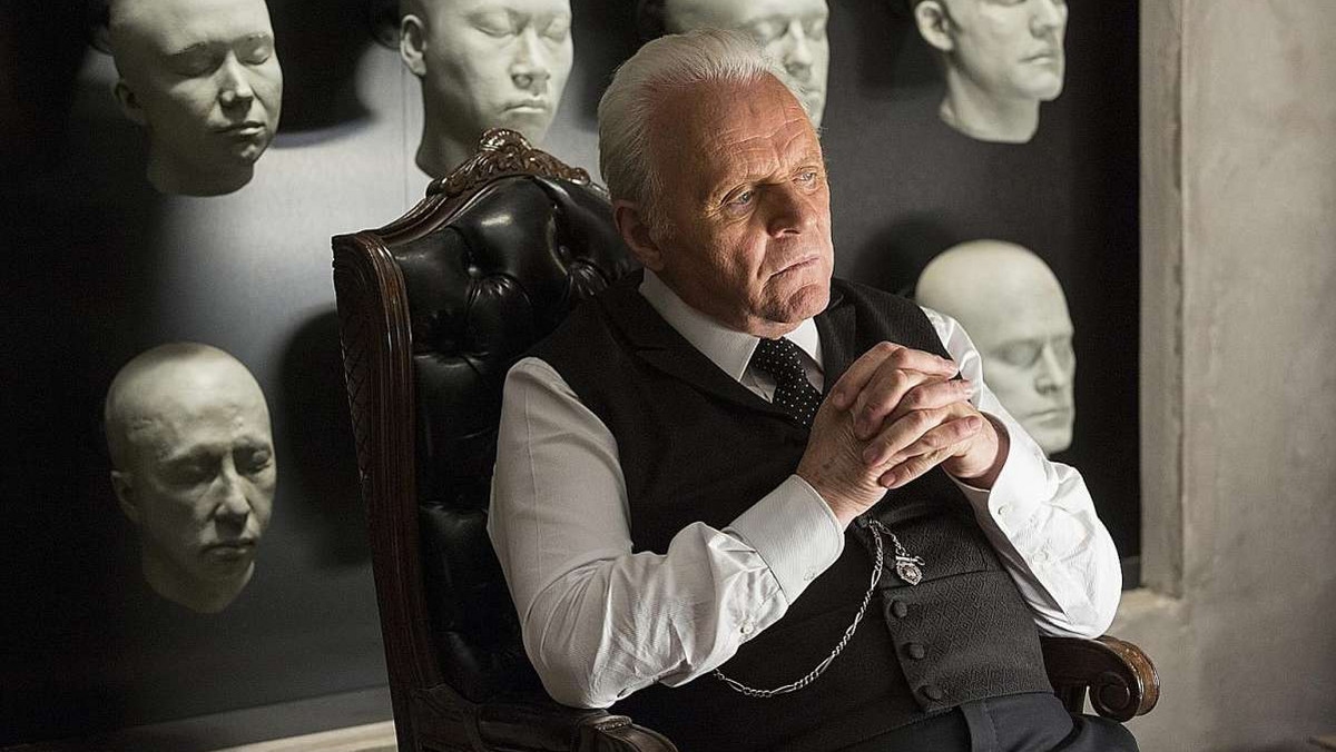 W związku z promocją "Króla Leara", Anthony Hopkins w niedawnym wywiadzie dla Radio Times został zapytany o relacje z córką. Jego zimna odpowiedź może wydawać się szokująca.