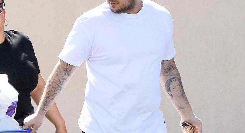 Rob Kardashian flaunts weight loss