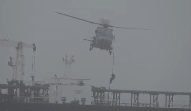Francuska vojska ukrcava se na ruski tanker