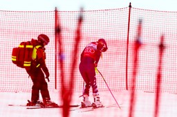 lindsey vonn upadła na trasie i uderzyła w siatkę bezpieczeństwa. zjazd alpejskiego pucharu świata odwołany
