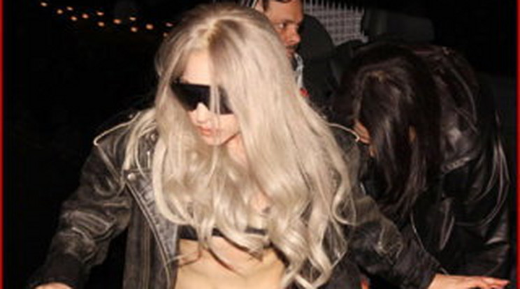 Átlátszó bugyiban sétált Stockholmban Lady Gaga