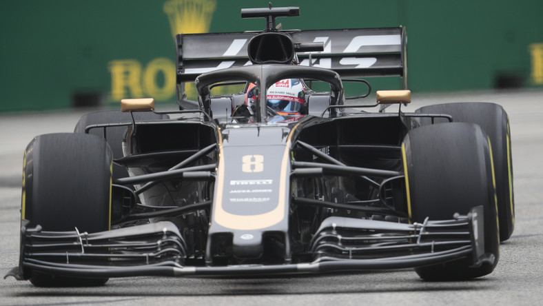 Romain Grosjean jest zdania, że to nie on, a George Russell jest winny kolizji, jaka miała miejsce podczas niedzielnych zawodów o Grand Prix Singapuru.