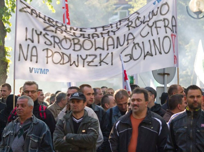 Bitwa przed siedzibą KGHM w Lubinie