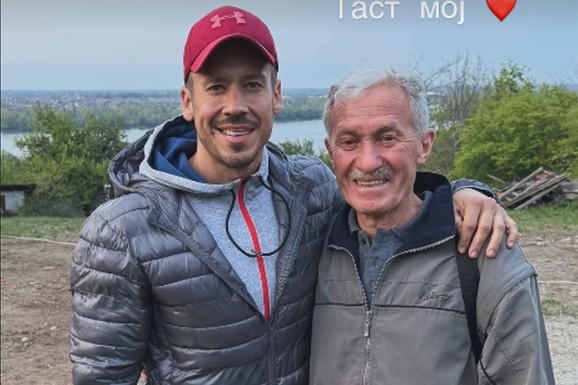 OVO JE TAST NIKOLE ROKVIĆA Pevač sa porodicom Uskrs slavio na njegovom imanju na Fruškoj gori: Evo čime se bavi otac Bojane Barović na planini