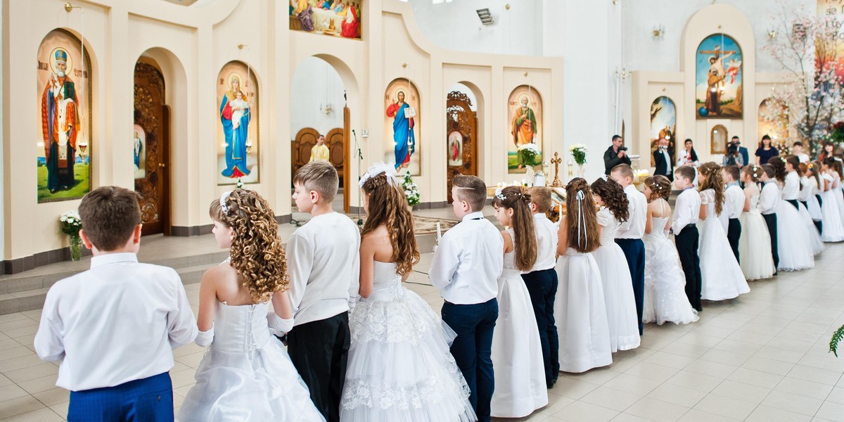 Niektóre przyjęcia komunijne przypominają wesela, wskazują internauci.