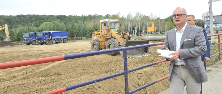 Vesić u obilasku radova u Bulevaru patrijarha Pavla