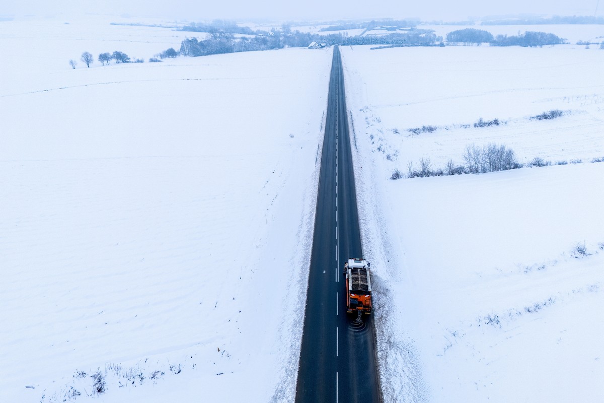 Podkarpacie pod śniegiem. Tysiące domów przez cały czas bez prądu