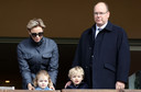 Księżna Charlene i książę Albert z dziećmi