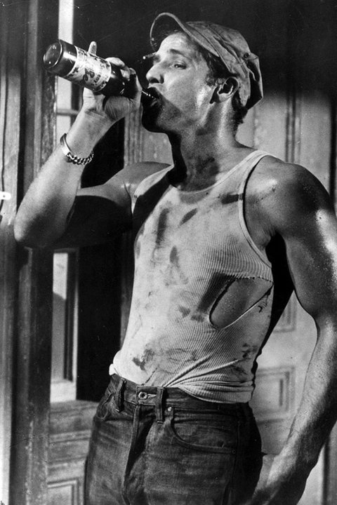 Marlon Brando jako Stanley Kowalski w filmie "Tramwaj zwany pożądaniem" (1951)