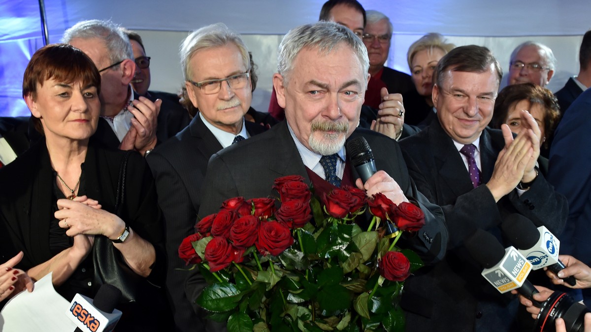 Prezydent Krakowa Jacek Majchrowski już oficjalnie został wybrany na czwartą kadencję. W radiu TOK FM włodarz miasta wskazał trzy priorytety, jakie sobie teraz stawia. Wskazał też bolączki samorządów, które wynikają z ustawodawstwa centralnego. Jego zdaniem, to ustawa kominowa i o zamówienia publicznych. Tą ostatnią nazwał "paranoiczną". Mówił także o problemie lewicy, która "straciła elektorat na rzecz PiS".