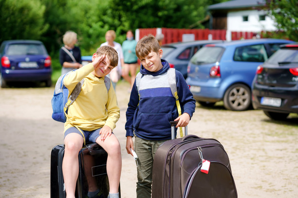 Nadzór opiekuna podczas wycieczki szkolnej trwa aż do momentu oddania ucznia pod opiekę rodziców