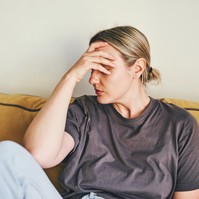 Az orvos szerint ez az a 6 jel, ami azt mutatja, hogy a fejfájása súlyosabb problémára utalhat
