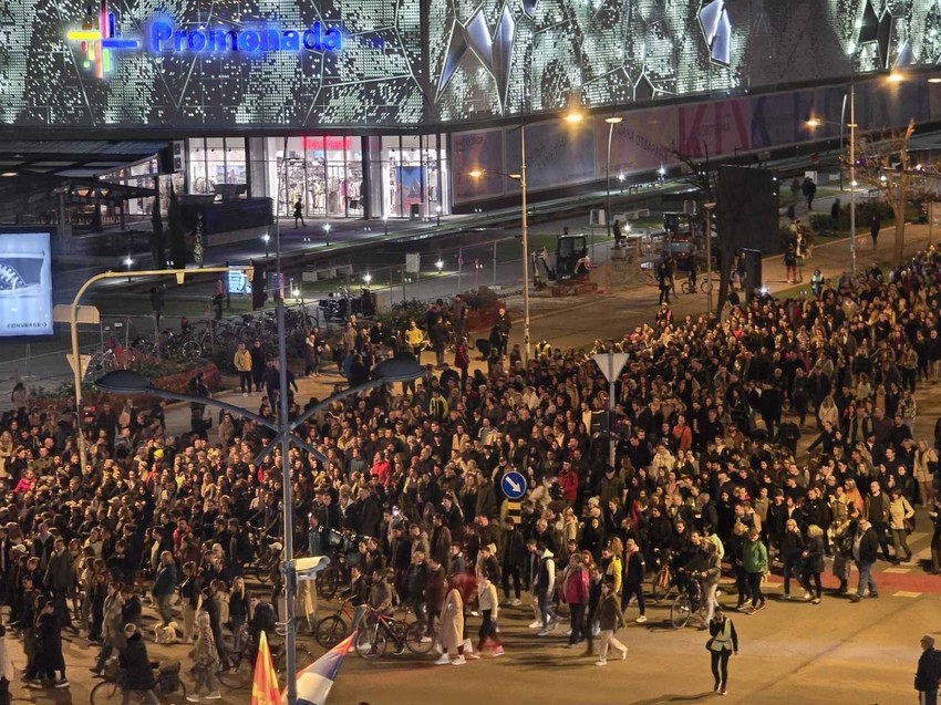 Komemorativna šetnja zbog 16. žrtve u padu nadstrešnice u Novom Sadu