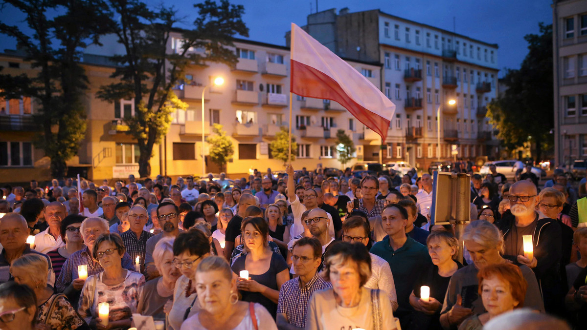 Główny organizator protestów przeciwko reformie sądownictwa, fundacja Akcja Demokracja, od dwóch lat finansowana jest przez Europejską Fundację Klimatyczną (EFK). Szefem rady nadzorczej EFK jest b. wiceminister finansów Niemiec, który załatwił Rosji pieniądze na zbudowanie Nord Stream - pisze "Gazeta Polska".