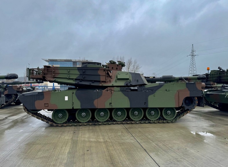 Polskie czołgi M1A2SEPv3 pokryte są powłokami CARC (Chemical Agent Resistant Coating). Zmniejszają one widmo termiczne wozu.