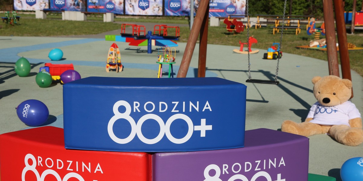 Nowelizacja zakłada podwyższenie świadczenia 500 plus do wysokości 800 zł miesięcznie.