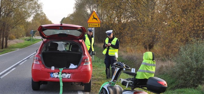 Autem holował 92-latka na wózku inwalidzkim. Tragedia