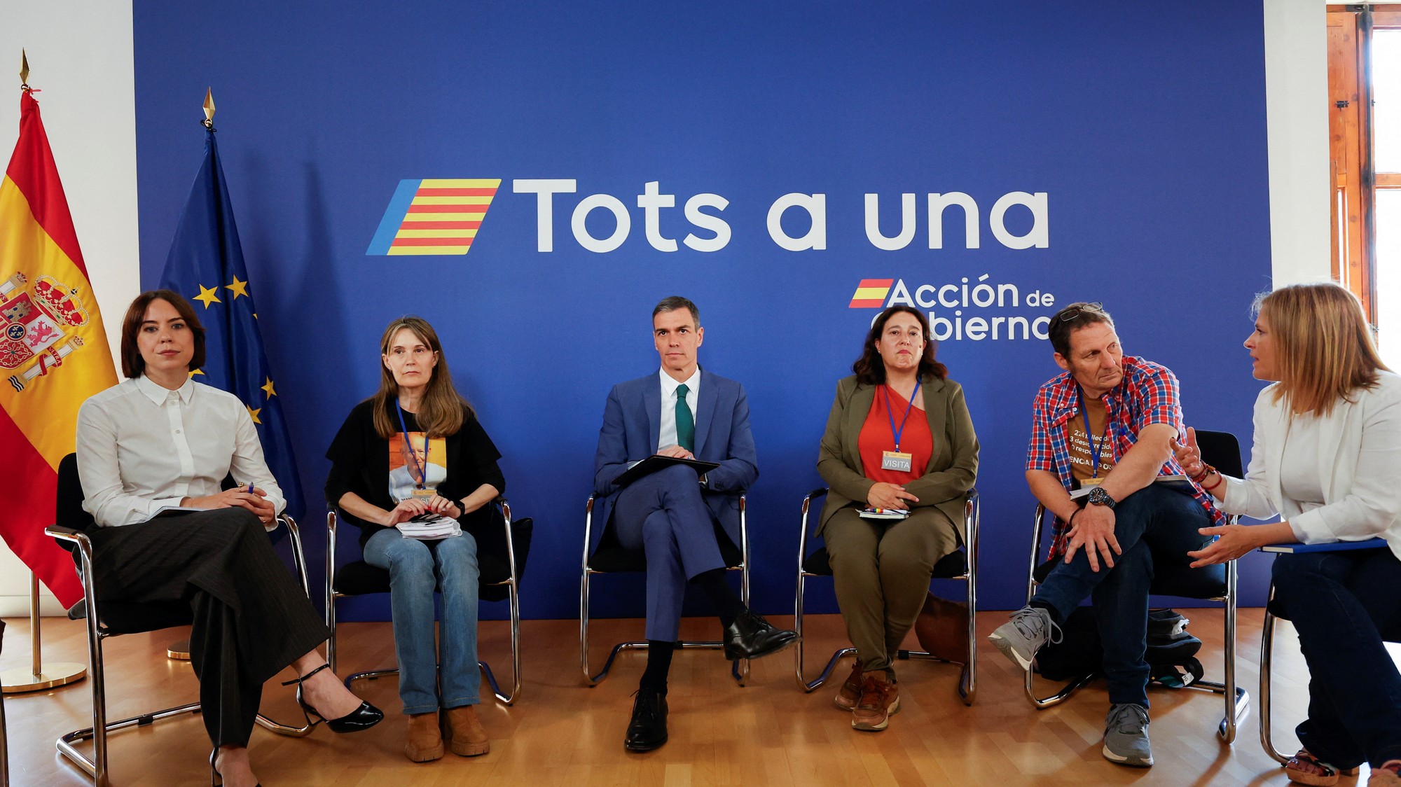 Španielsky premiér Pedro Sanchez sa stretol s obeťami ničivých záplav vo Valencii, REUTERS/Eva Manez
