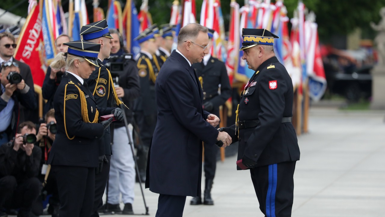 Prezydent Andrzej Duda wręczył awanse strażakom. "Ogromne wzmocnienie"