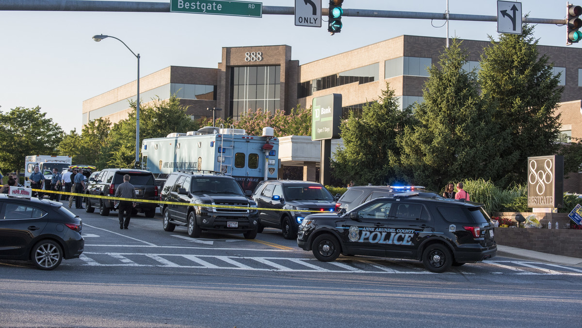 Pięć osób zginęło w strzelaninie, do której doszło w czwartek wieczorem w redakcji "Capital Gazette" w Annapolis, stolicy stanu Maryland. Mężczyzna, który zaatakował dziennikarzy, został już zatrzymany - poinformowały miejscowe służby bezpieczeństwa.