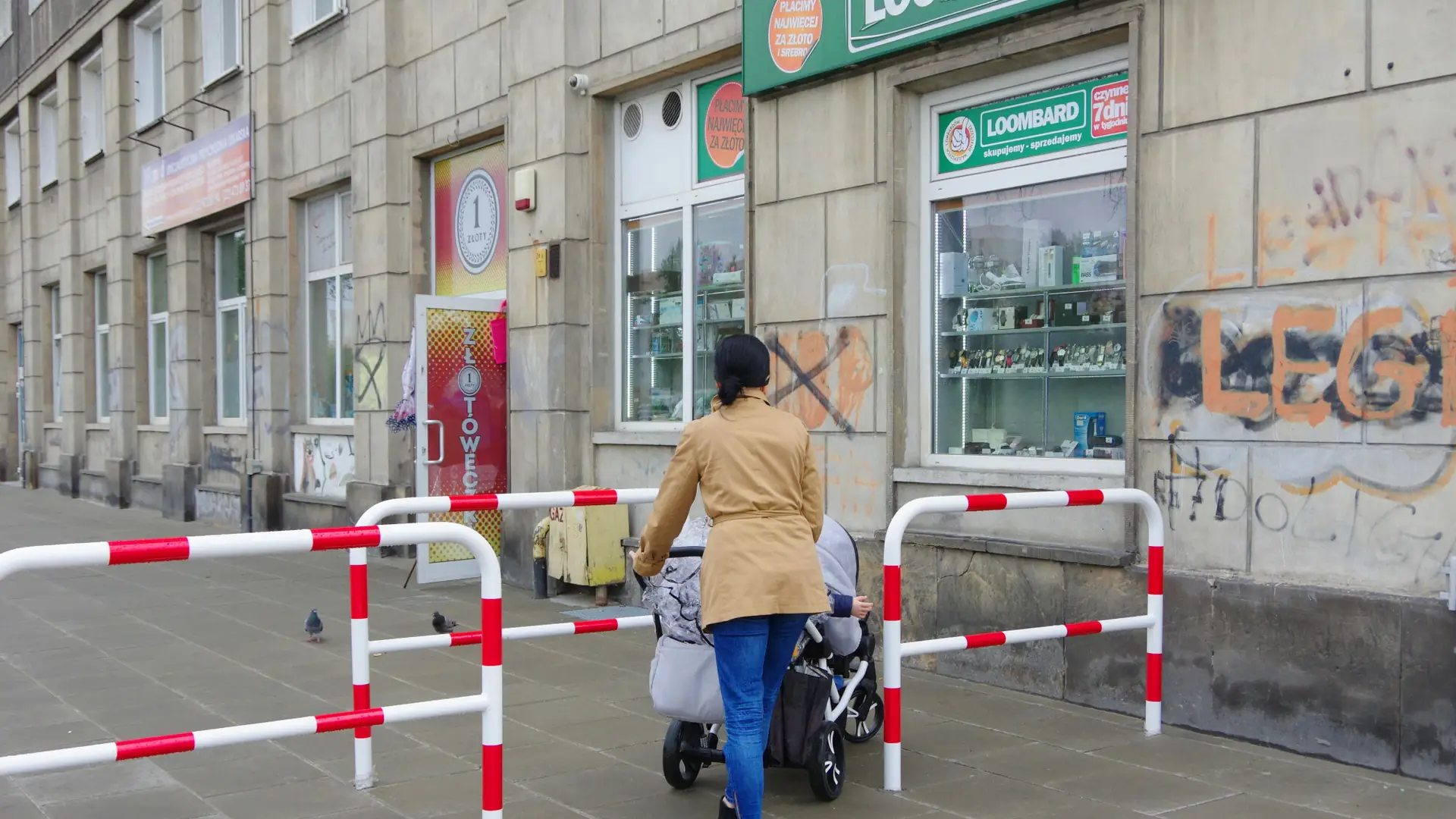 "A idzie mi pani stąd z tym cholernym wózkiem". Jak wyglądałyby miasta, gdyby projektowały je matki?