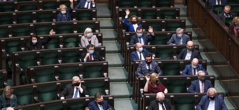 Poparcie dla PiS rośnie. Pierwsze notowania Agrounii w NAJNOWSZYM sondażu