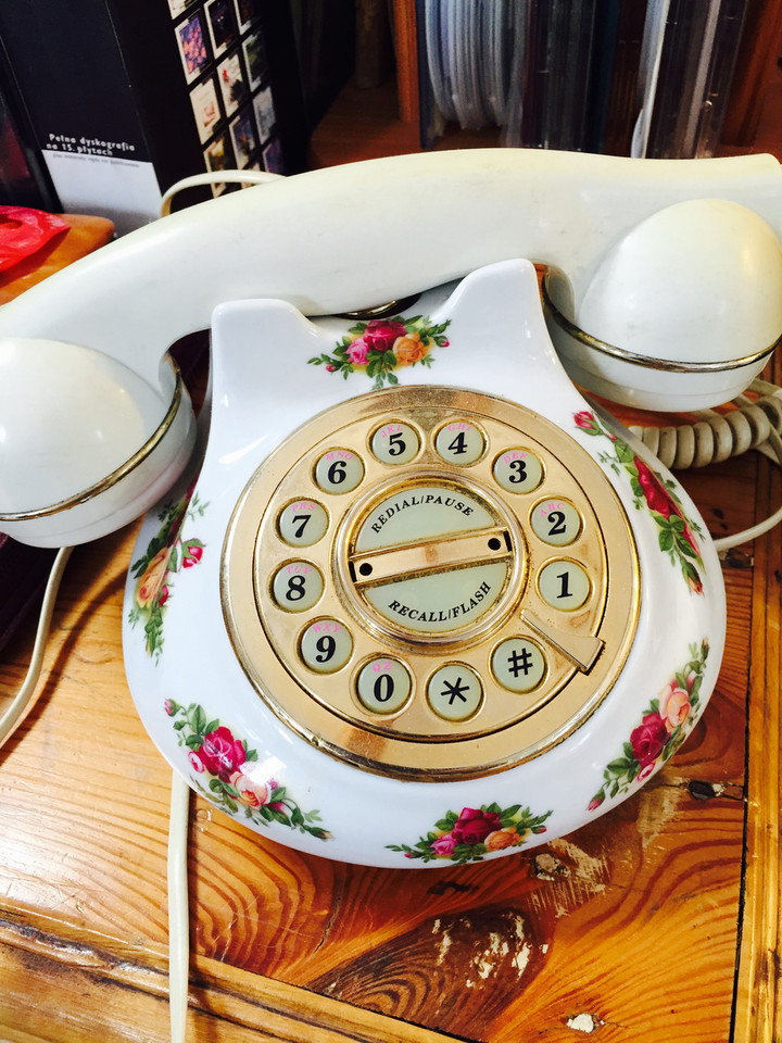 Przepiękny porcelanowy telefon 