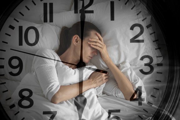 Brojimo sitno do pomeranja sata, ali VEĆ VEČERAS uradite OVO i biće vam lakše od nedelje