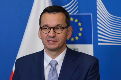 Agencje ratingowe o odcięciu Polski od funduszy UE: osłabienie złotego i presja inflcyjna 