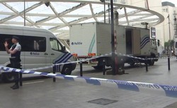 "Pas szahida" z soli i herbatników. Fałszywy alarm w Brukseli