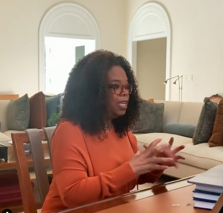 Screen z programu "Oprah Talks on COVID-19"